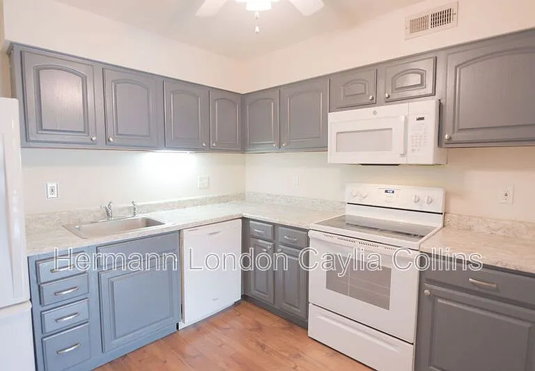 725 Ridgeside Dr #H — Photo 3