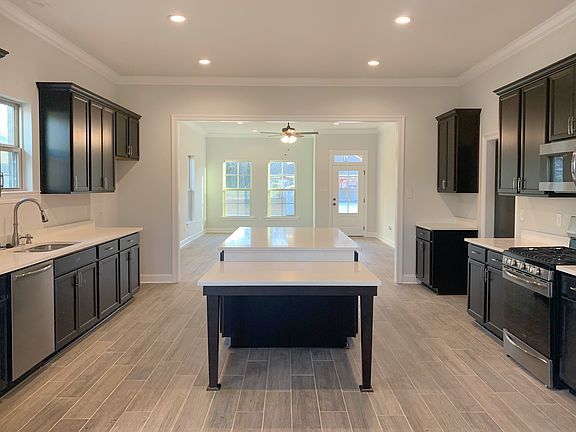 Maple III B - Kitchen - DSLD Homes