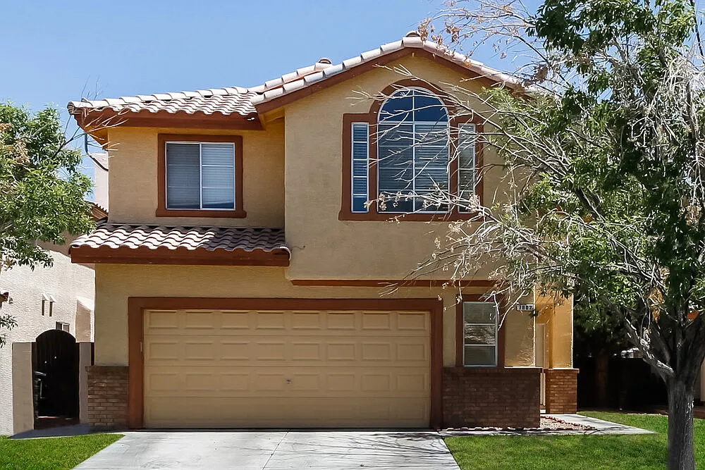 4 bed, 2.5 bath, 2091 sqft, $2,450 — Photo 1