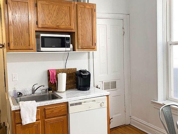 4th image of 1076 N Paulina St