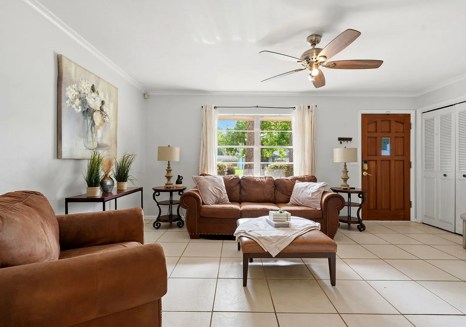 Nice home on corner lot in Northwood — Photo 3