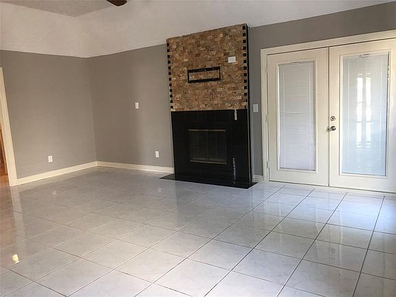 3rd image of 4307 Aspenglen Dr