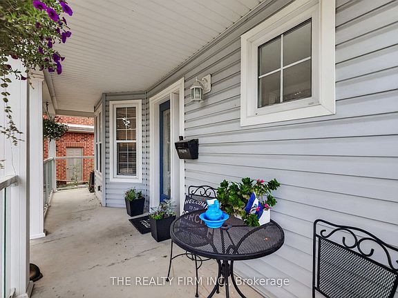 3rd image of 6 Oakdale Pl