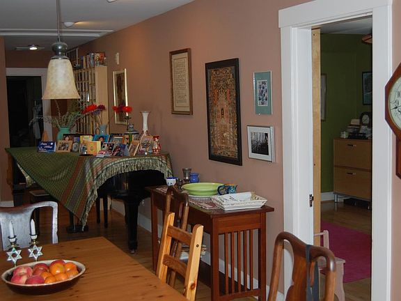 3rd image of 163 Dwight St #1MIDDLE