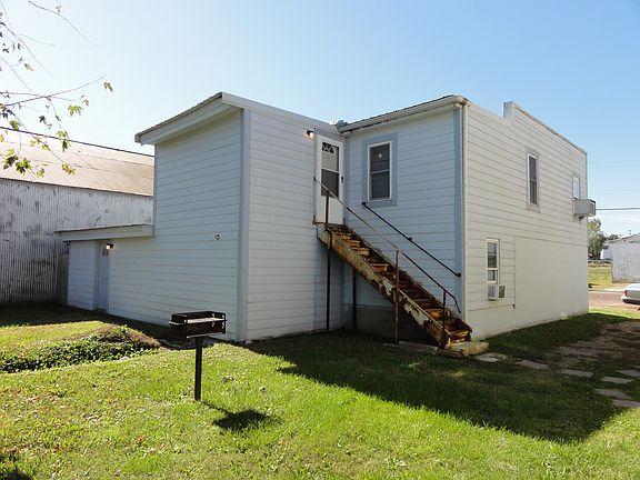 4th image of 122 N. Elm #2