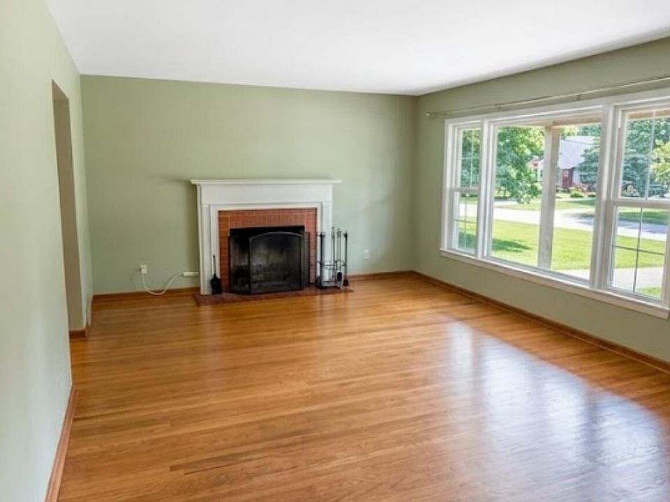2nd image of 206 Bramton Rd