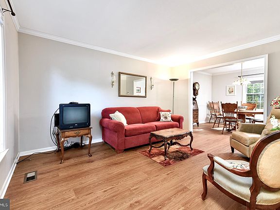 3rd image of 1055 Temple Ct #135