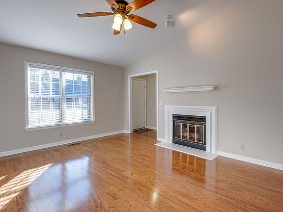 5th image of 112 Cottage Pl