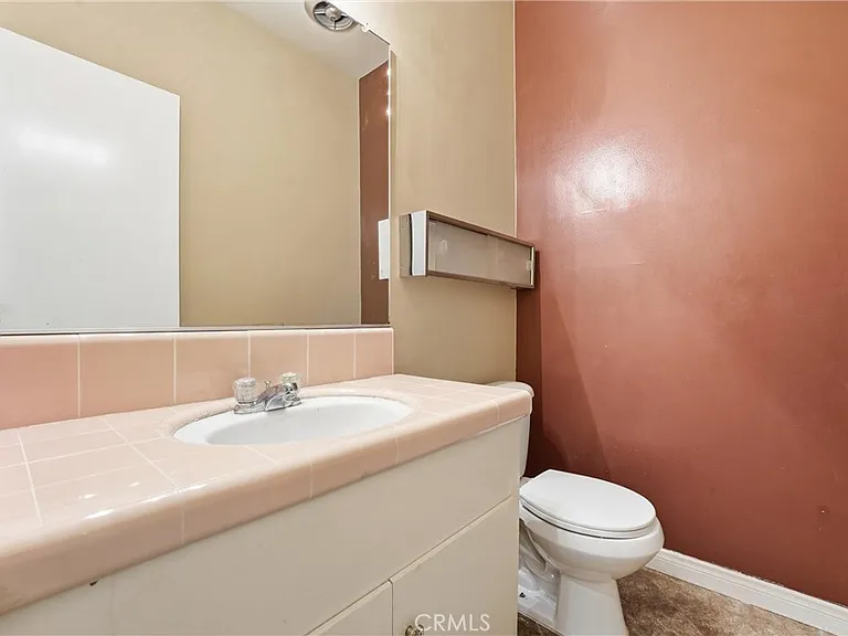 1163 N Lincoln St — Photo 19