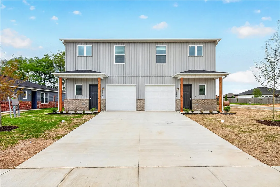 3 bed, 2.5 bath, 1599 sqft, $1,525 — Photo 3