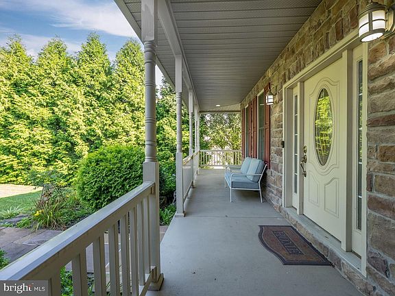 5th image of 1458 Highfield Ct