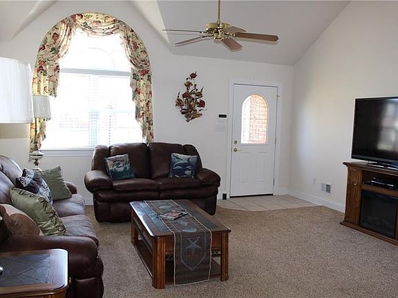 2nd image of 5100 Hemlock Ln
