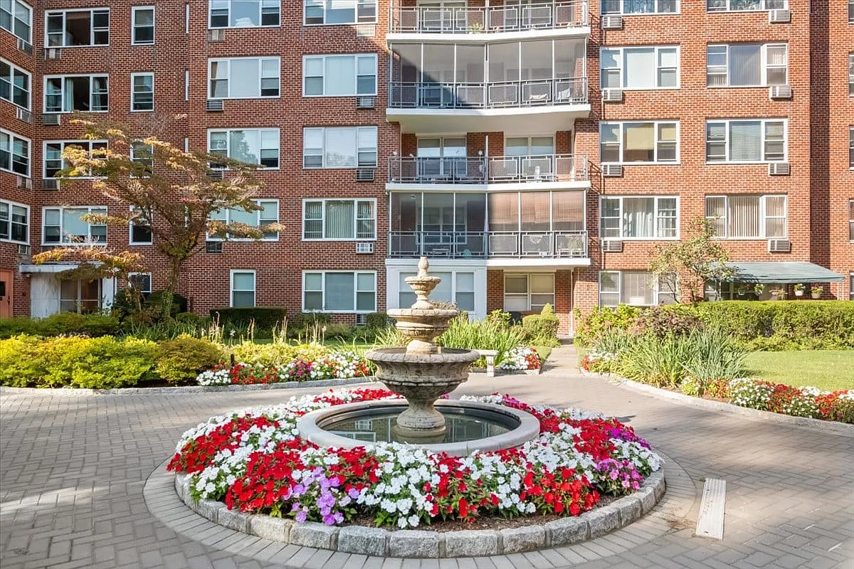 2 bed, 2.0 bath, 1150 sqft, $3,800 — Photo 2