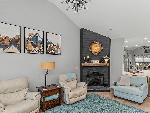 2nd image of 2 Mossycup Rd