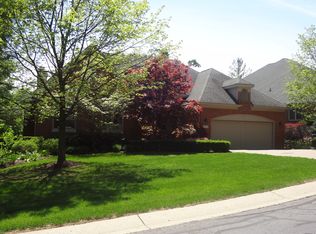 572 Pineway Circle, Bloomfield Twp, MI 48302