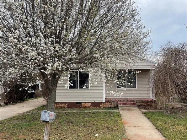 412 W 8th St, Elk City, OK 73644