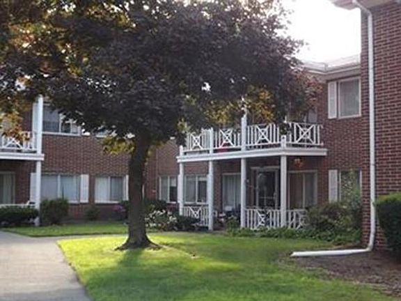 2nd image of 38 Bayberry Dr APT 4