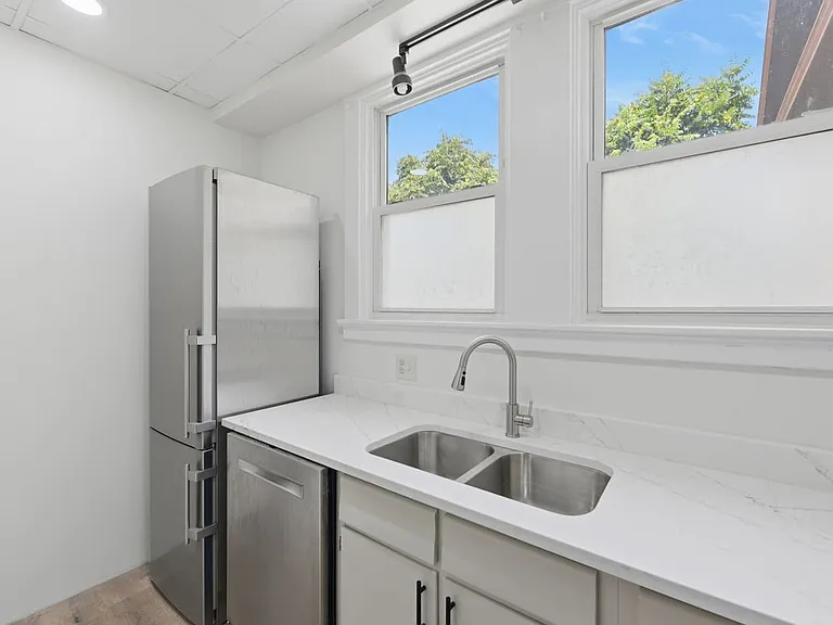 344 Helen St #1 — Photo 14