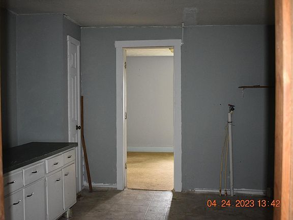 5th image of 67 W Main St