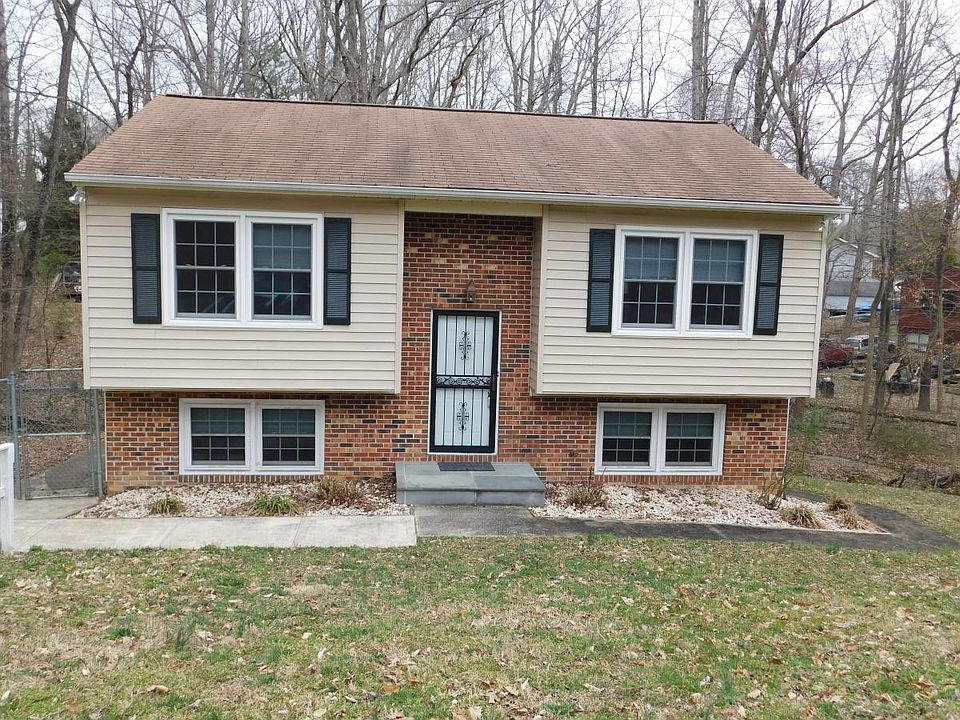 1st image of 421 Cleveland Ct