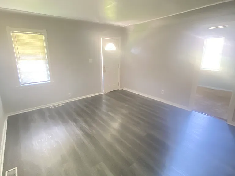 633 Foredale Ave — Photo 8