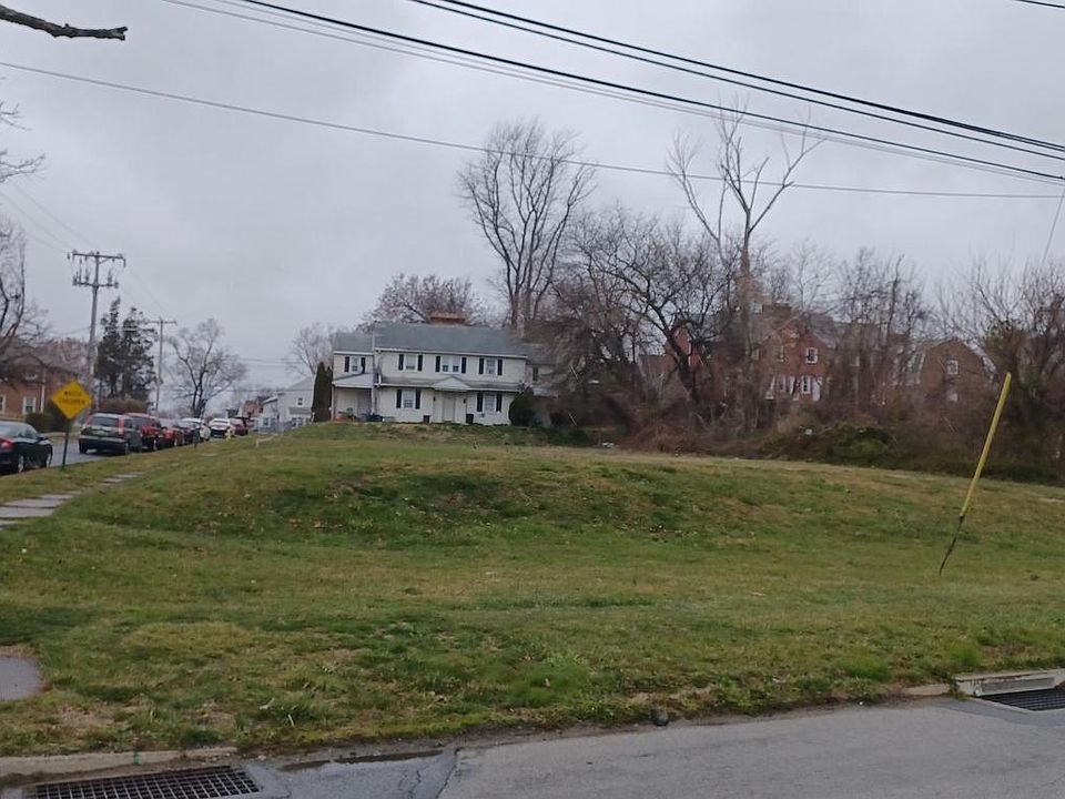 2nd image of 907-907 Meadow Ln #923