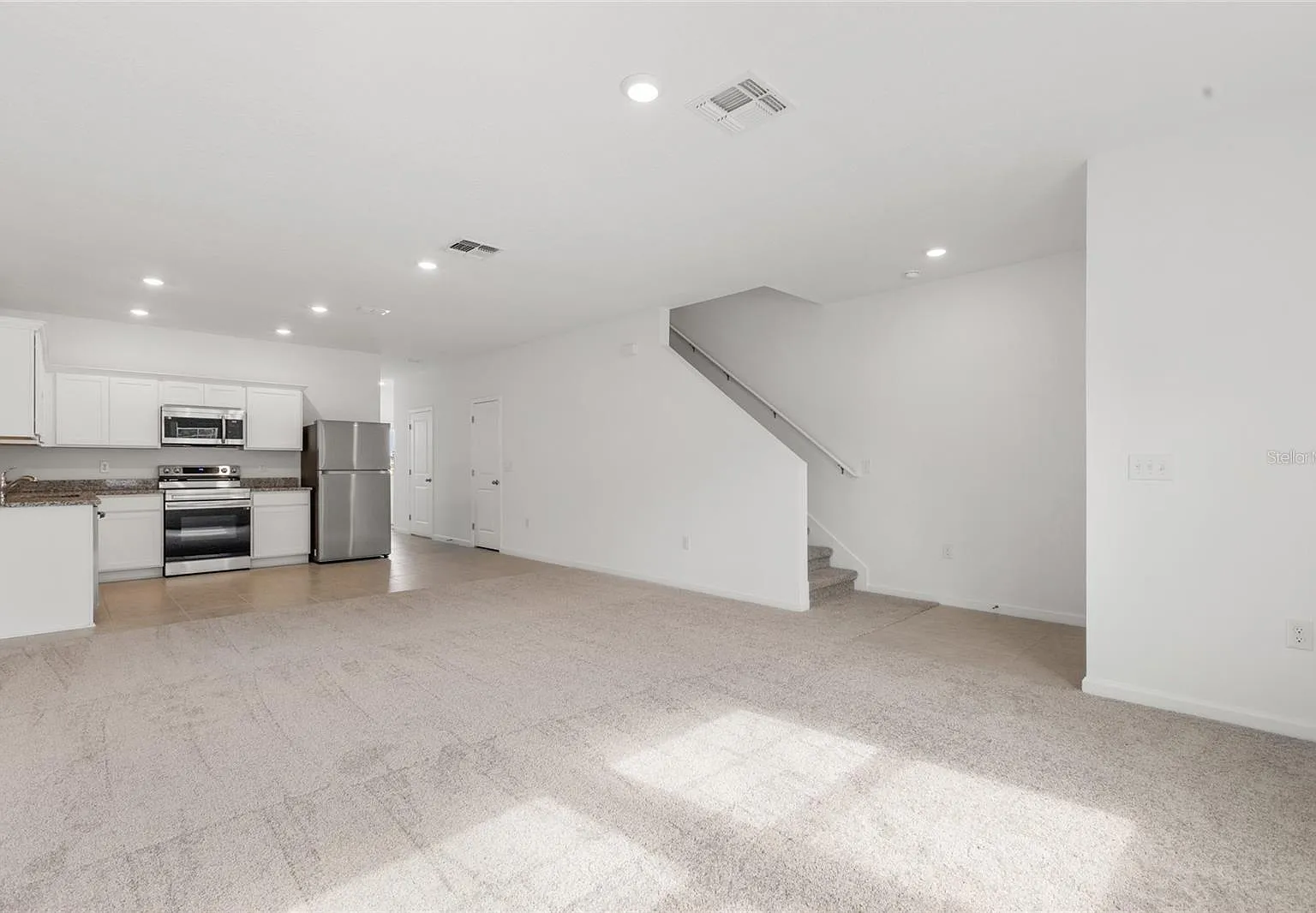3 bed, 2.5 bath, 1594 sqft, $2,050 — Photo 4