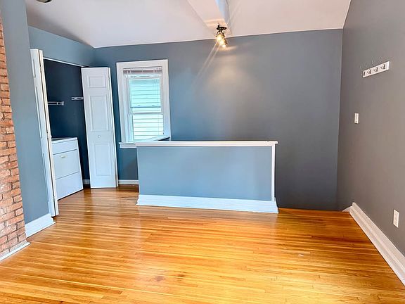 5th image of 32 Rowley St #1