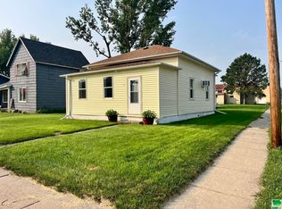 212 W Pleasant St, Elk Point, SD 57025