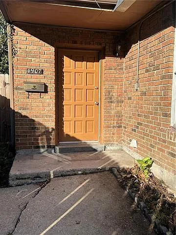 2 bed, 1.5 bath, 1000 sqft, $1,400 — Photo 1