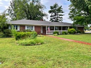 702 Twin Lakes Dr, Pittsburg, KS 66762