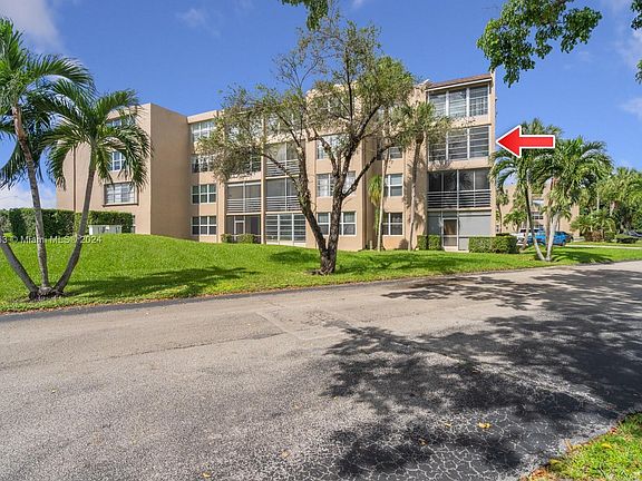 2nd image of 9480 Tangerine Pl APT 307