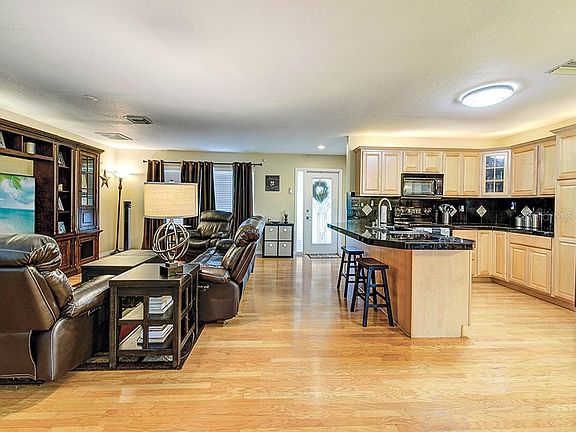 3rd image of 2332 Hawthorne Dr