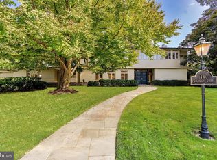 2 Goldsboro Ct, Bethesda, MD 20817