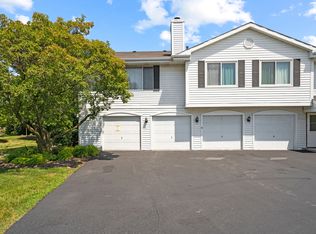 7901 Knottingham Cir APT B, Darien, IL 60561
