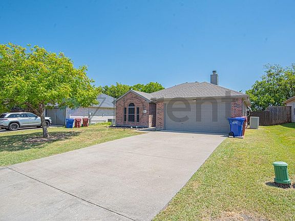 2nd image of 412 Pin Oak Ln