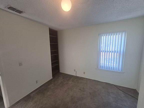 5th image of 914 W Meadowmere Ln