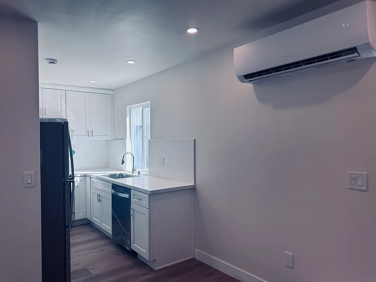 Building Photo - 554 Greenbrier Dr #14-15