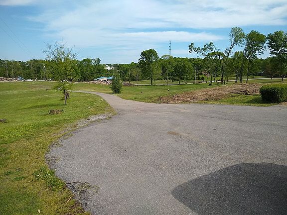 3rd image of 519 Hunting Hills Dr