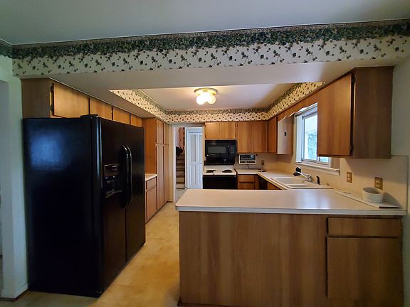 3rd image of 21105 Westfarm Ct