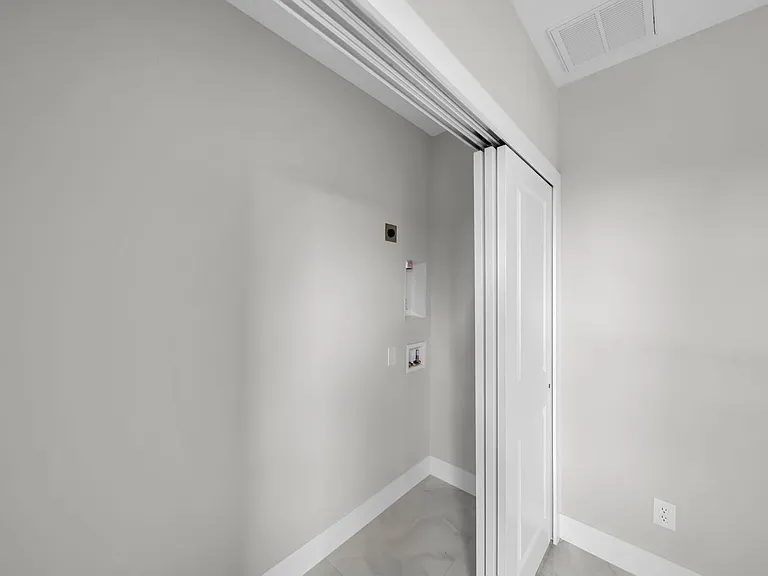 462 Lampion Ave S — Photo 8
