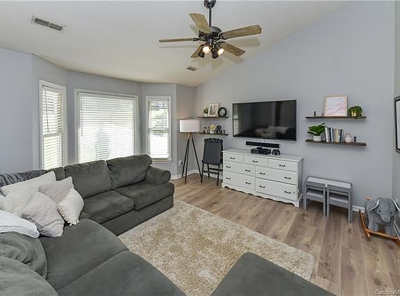 3rd image of 417 Split Oak Trl