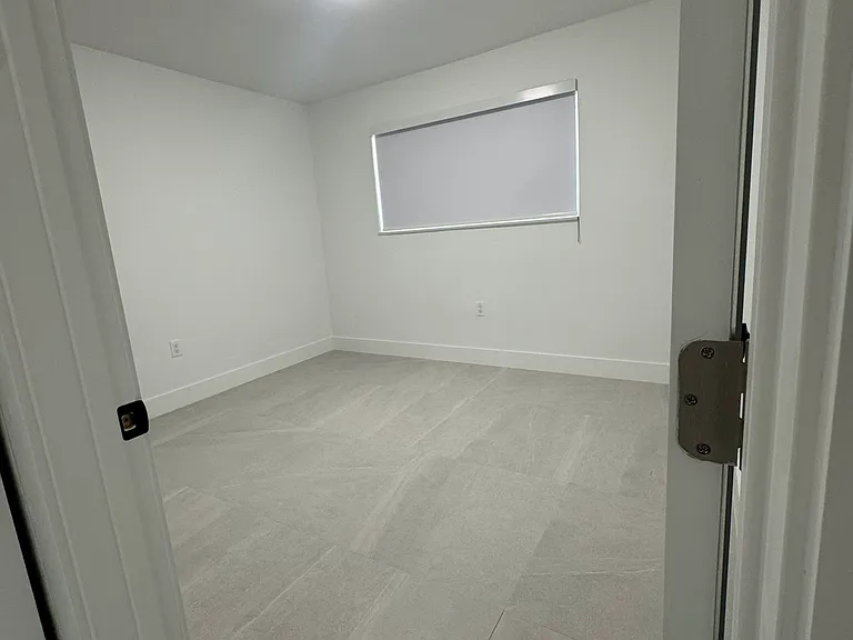 180 W 21st St #180 — Photo 14