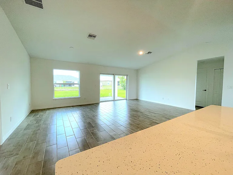 2809 NW 8th Pl — Photo 10