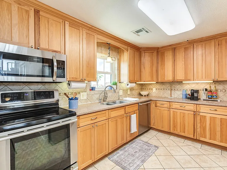 411 Sailfish St #101 — Photo 11