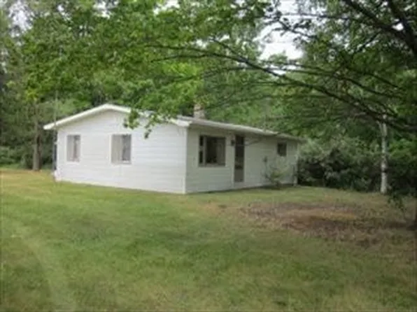 11016 Sparr Rd, Johannesburg, MI 49751