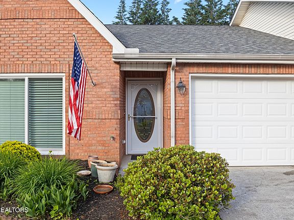 4th image of 2925 Dominion Dr