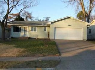 1230 E 35th St, Davenport, IA 52807