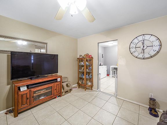 3rd image of 5652 Ventura Ln