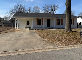 305 Louise Dr, Sikeston, MO 63801